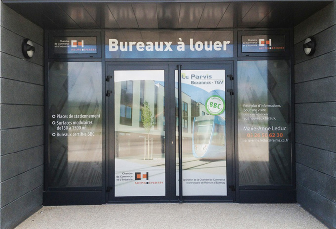 CCI_le_Parvis_marquage_vitrine